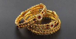 വീണ്ടും കൂപ്പുകുത്തി സ്വർണം; പവൻ വില 4 മാസത്തെ താഴ്ചയിൽ, വിവാഹ പാർട്ടികൾക്ക് വൻ നേട്ടം